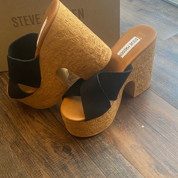 Steve Madden Black Suede Platform Sandals - Picture 6 of 10
